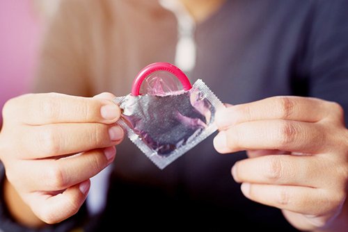sử dụng bao cao su 2 lần xử lý thế nào?